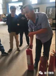 裕华钢铁物资处组织员工进行消防应急演练